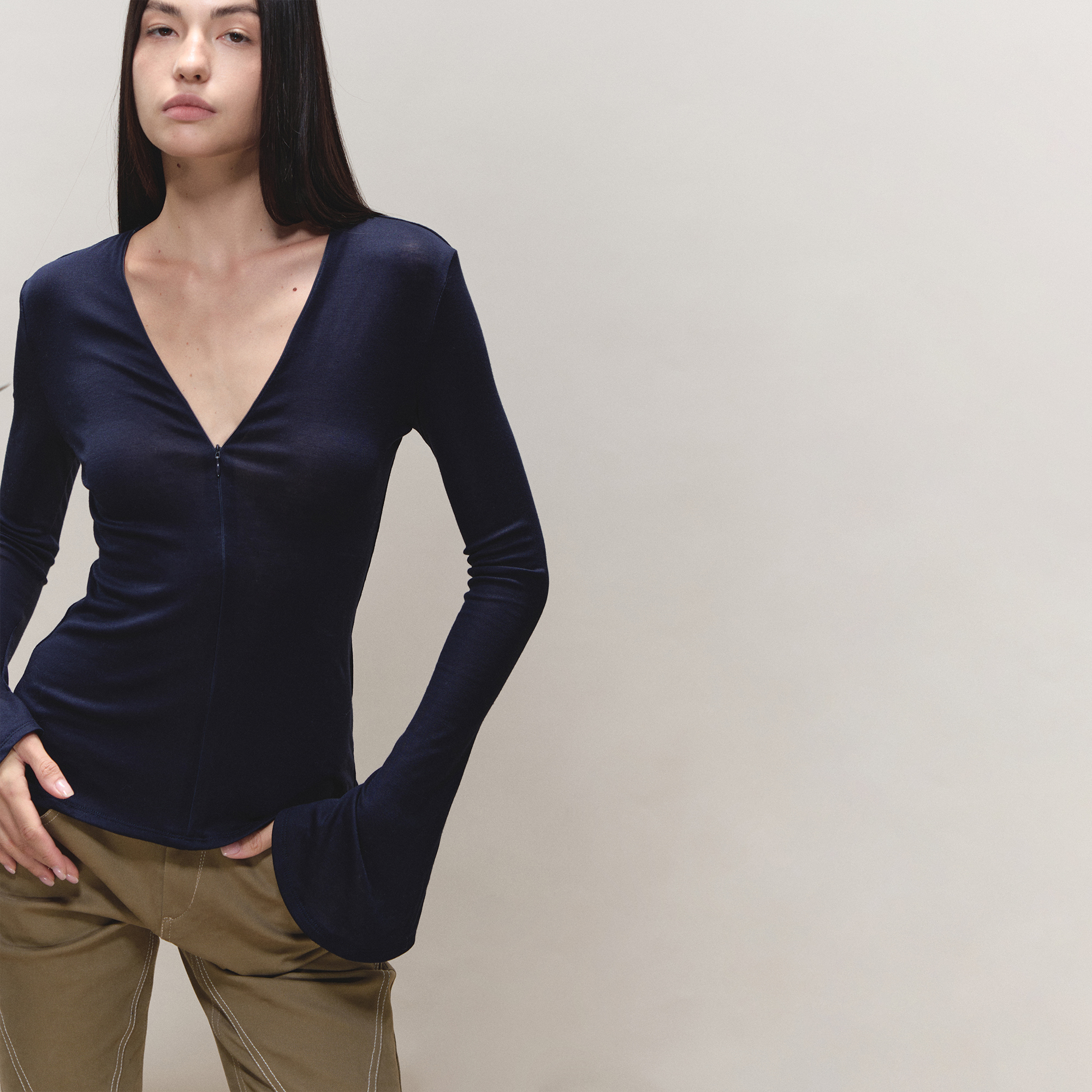  莱赛尔隐拉高度可调节裸感零压亲肤显瘦微喇长袖针织衫上衣