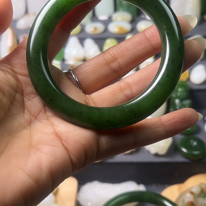 阳***香和田玉（碧玉）未镶嵌手链