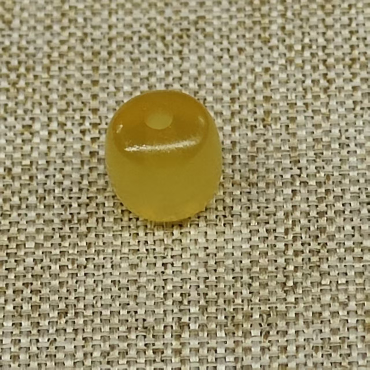 YL0185    黄金冒冒直切单珠约7mm+