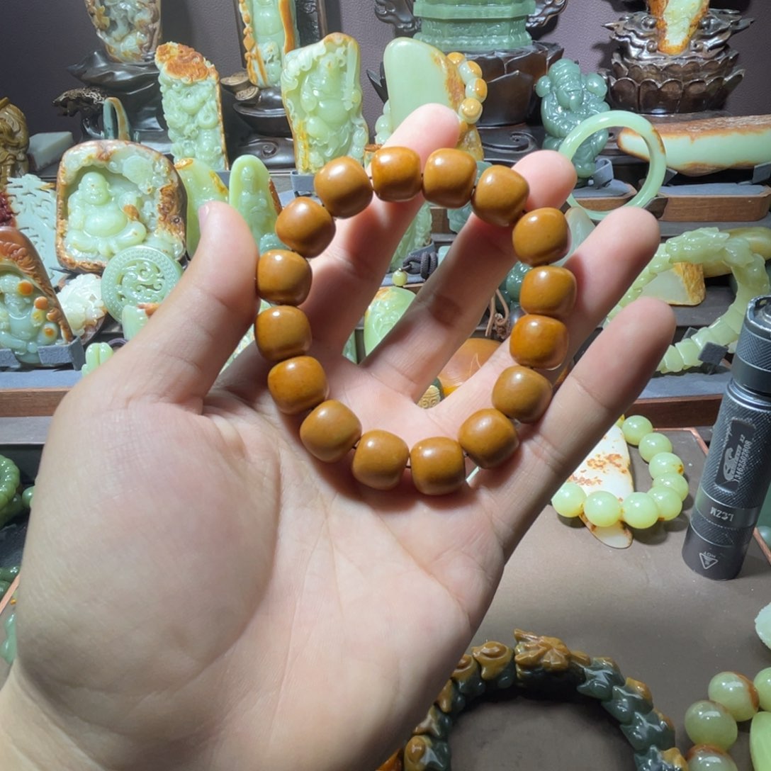 透闪石质玉手串未镶嵌