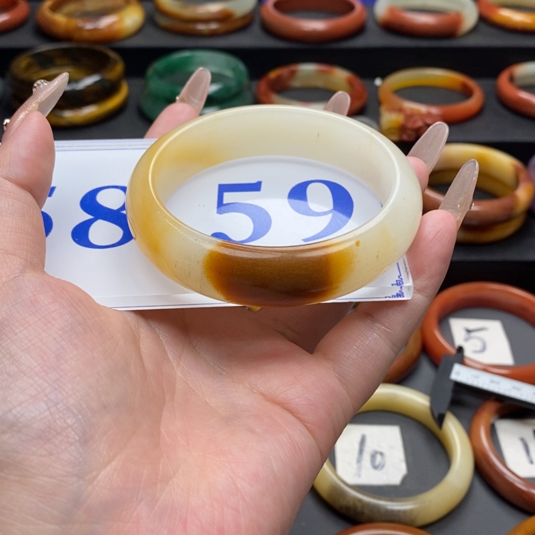 石英质玉（黄龙玉）手镯未镶嵌