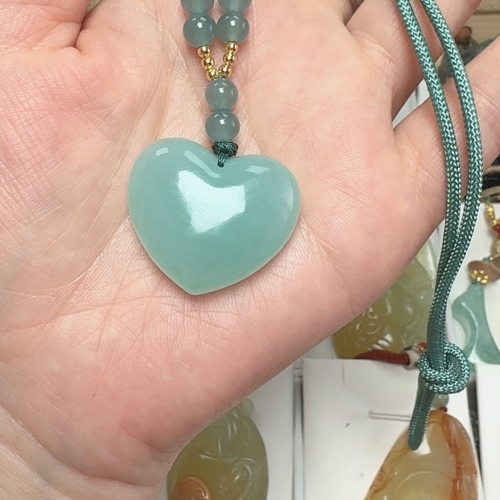 我***心蛇纹石玉未镶嵌颈饰