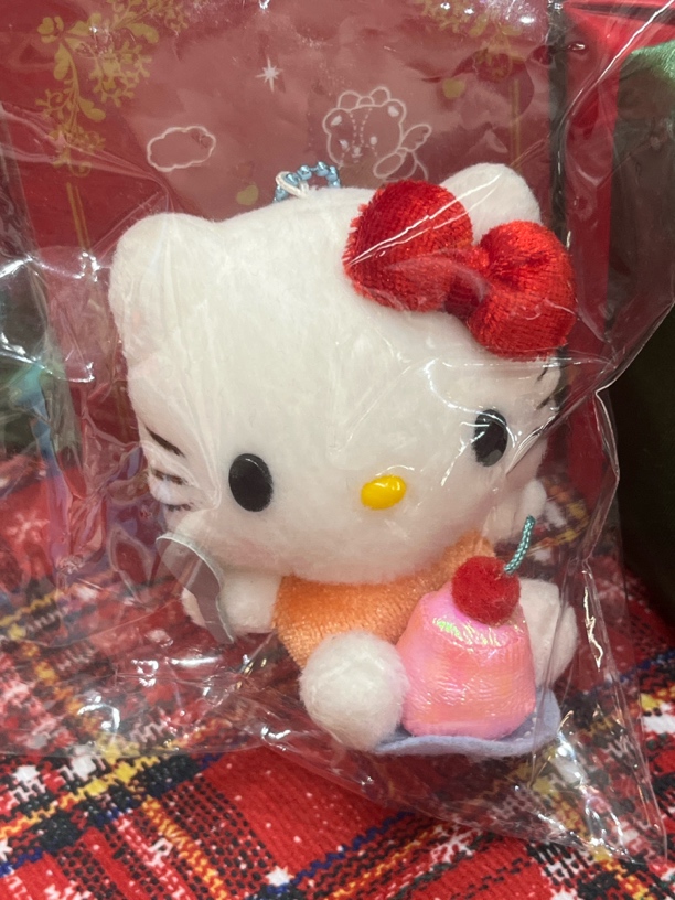 R宝专拍抱蛋糕kitty挂件