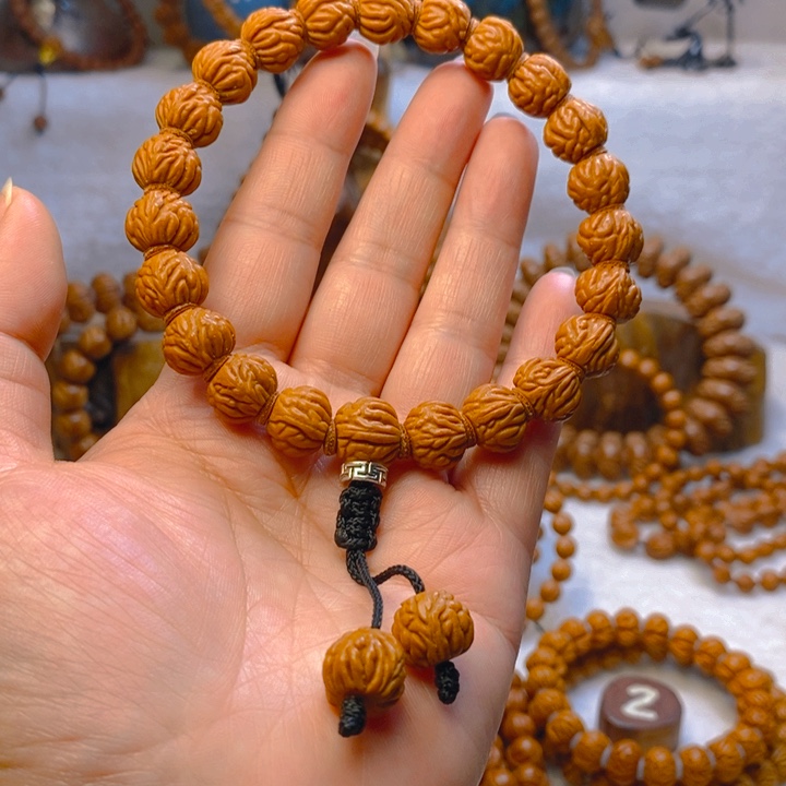 吊坠桃核金蟾籽手持