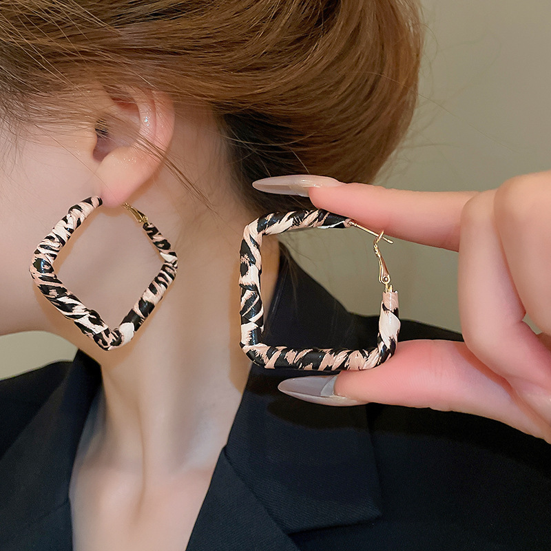 合金皮质耳饰 缠绕豹纹人造皮革耳环方形简约耳圈港风复古耳饰