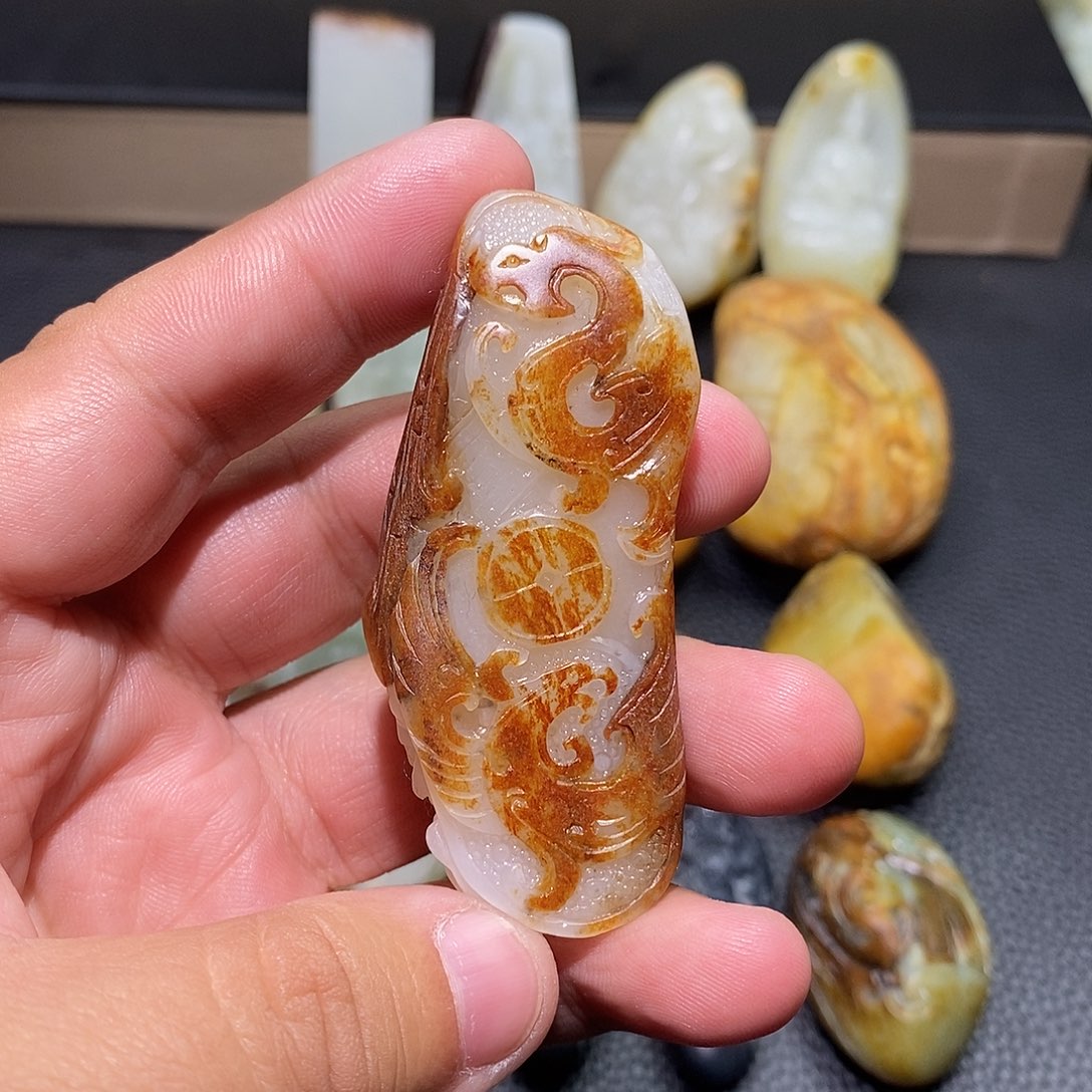 沃***发和田玉未镶嵌颈饰