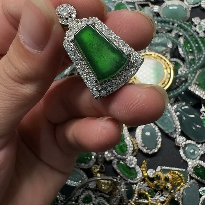 翡翠未镶嵌颈饰天然Ａ货翡翠放漏