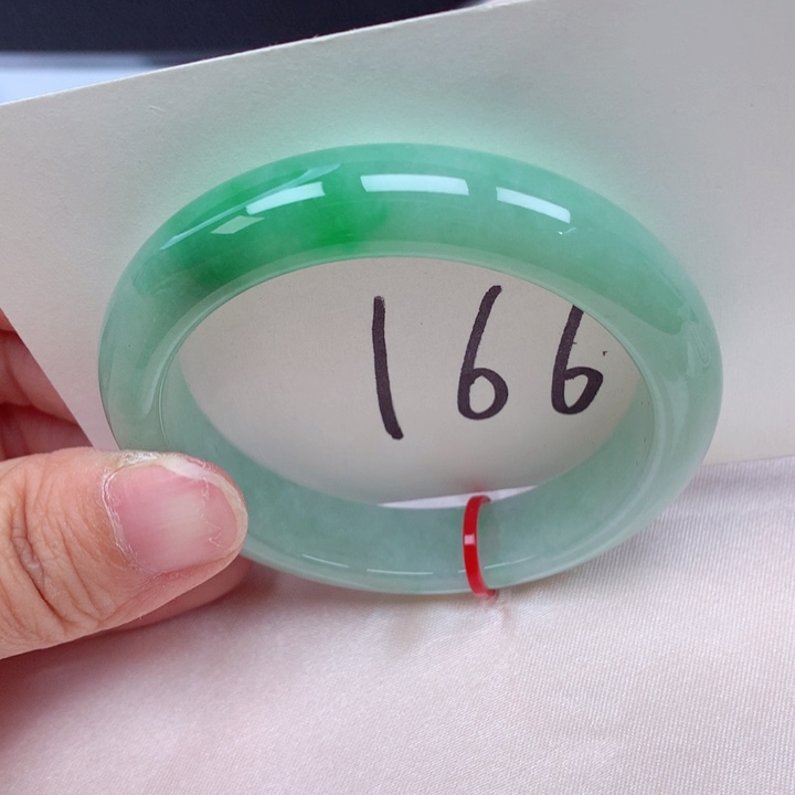 翡翠手镯未镶嵌翡翠