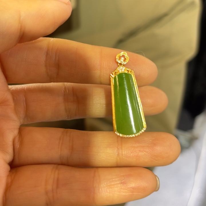 和田玉18K金镶嵌颈饰