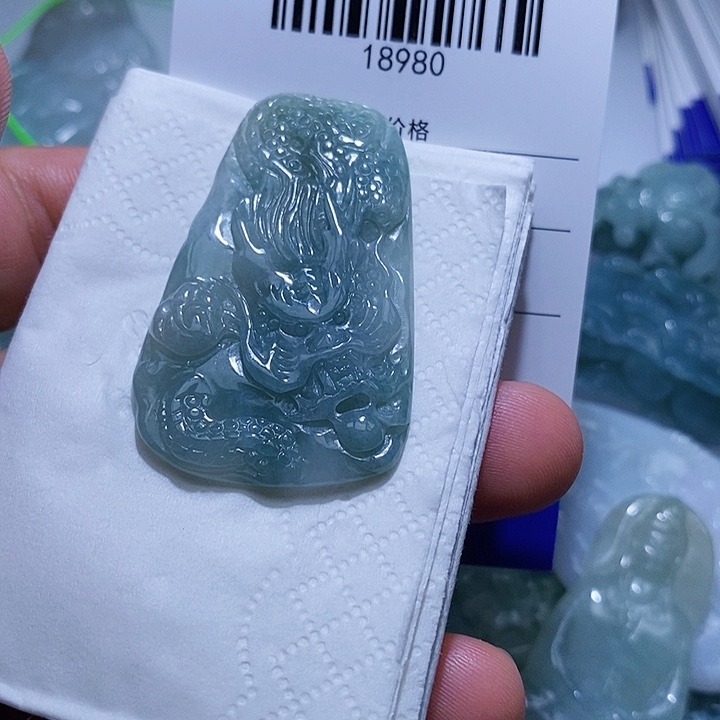 颈饰未镶嵌翡翠天光墟翡翠市场现金代购