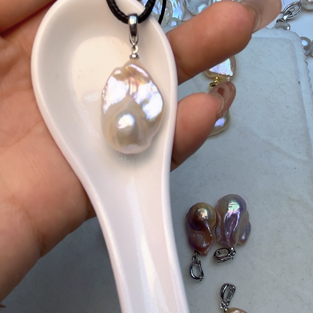 何***疗淡水珍珠颈饰未镶嵌