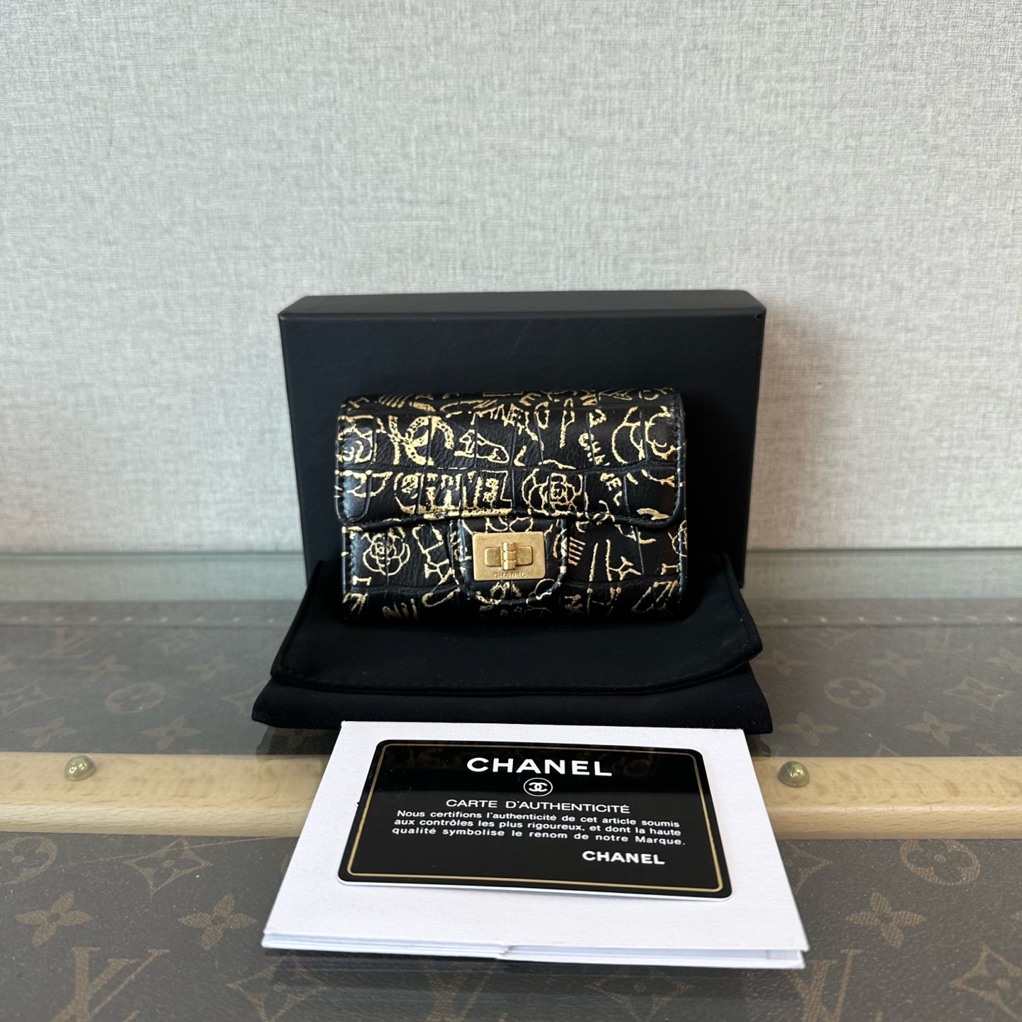 95新 Chanel/香奈儿 2.55黑金涂鸦埃及卡包 14701