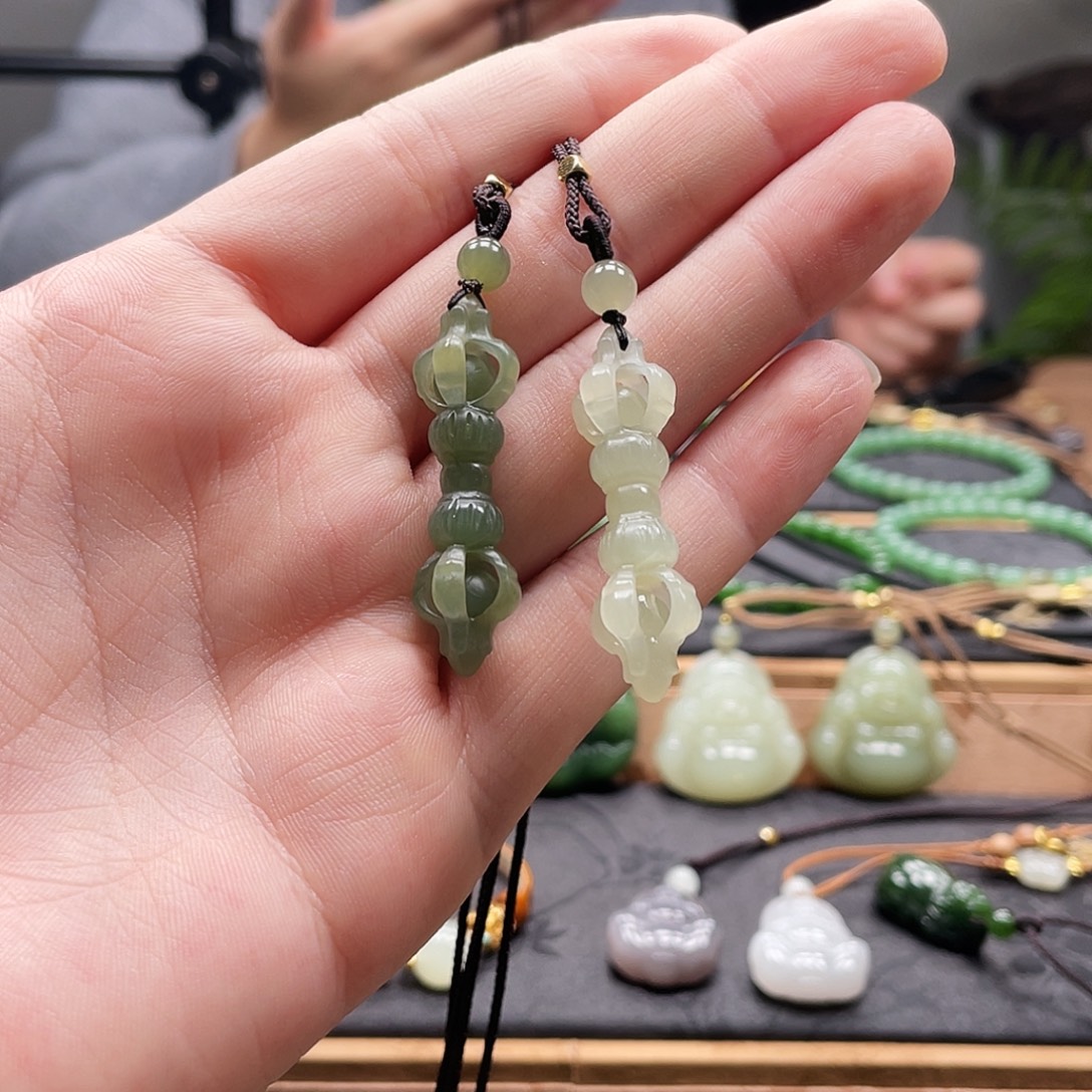 和田玉未镶嵌颈饰多样性发一