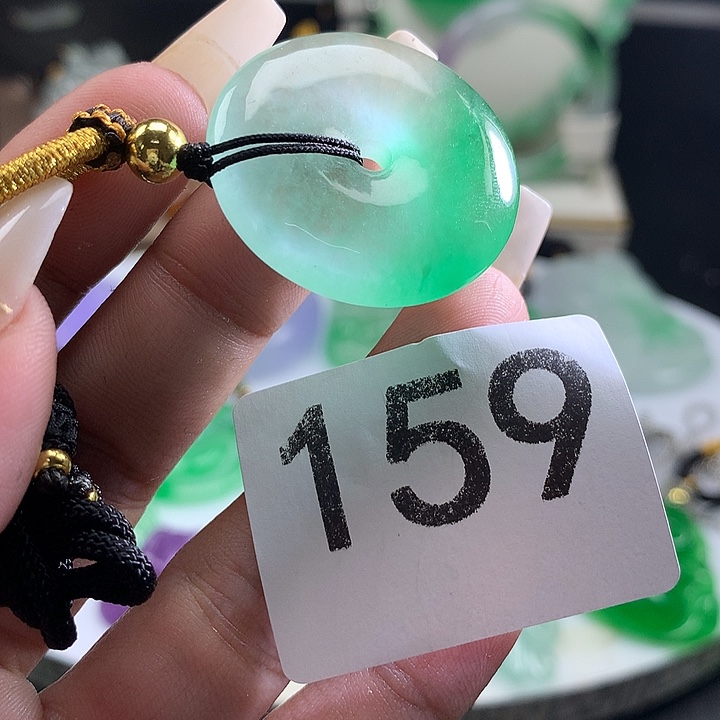 翡翠未镶嵌吊坠(赠链)翡翠