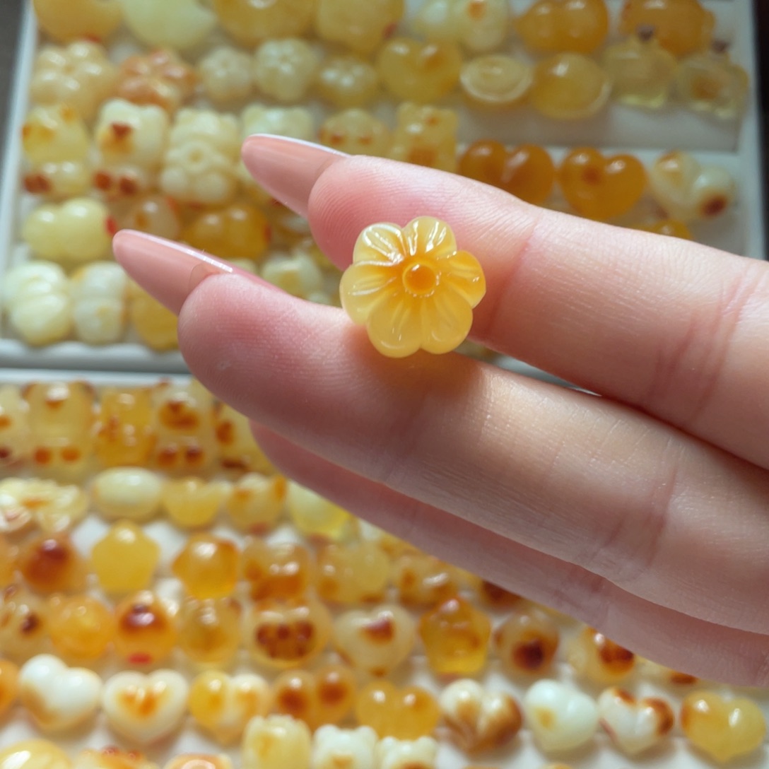 琥珀未镶嵌珠宝奇石