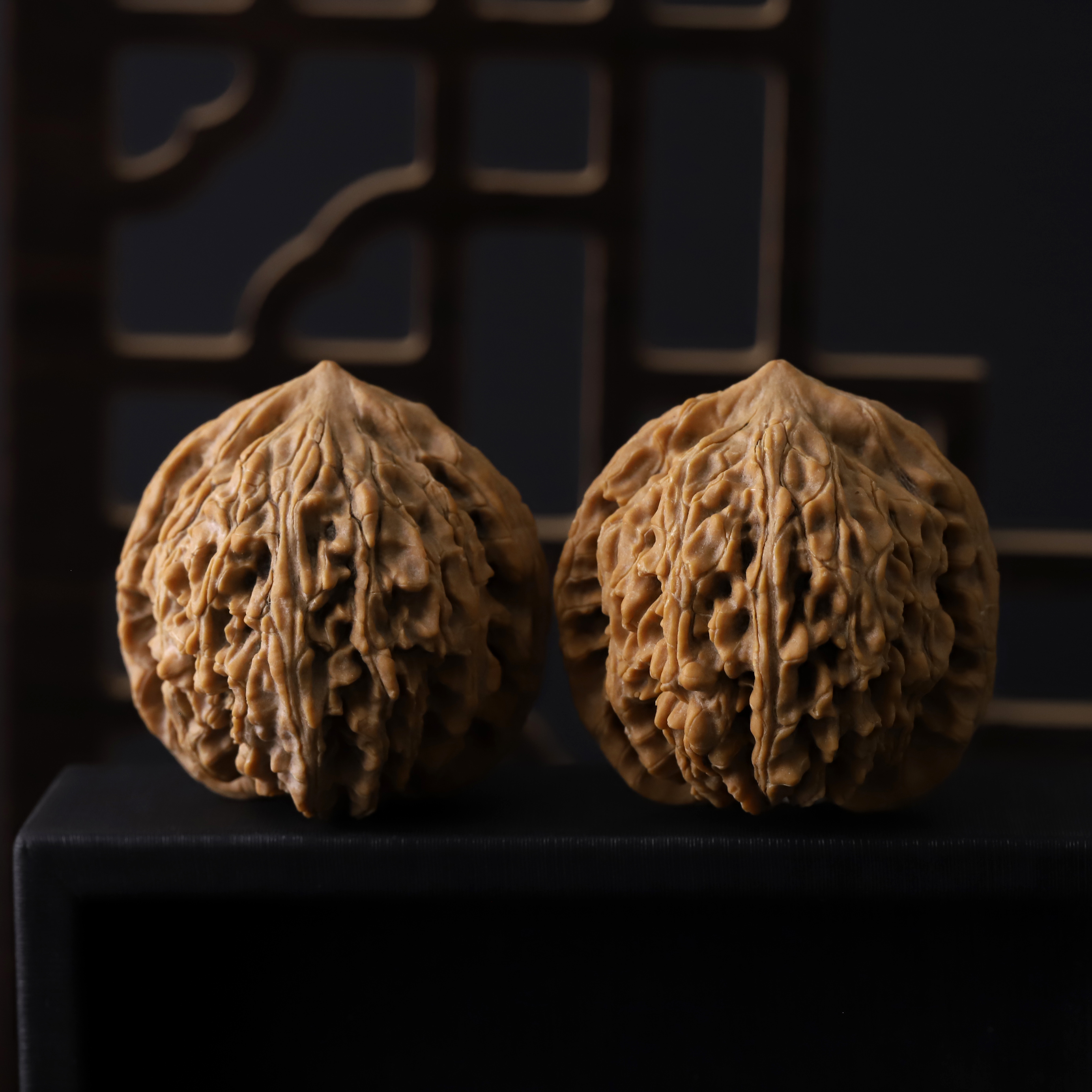 HT0925-1【长治龙纹】纯野小众文玩核桃手把件