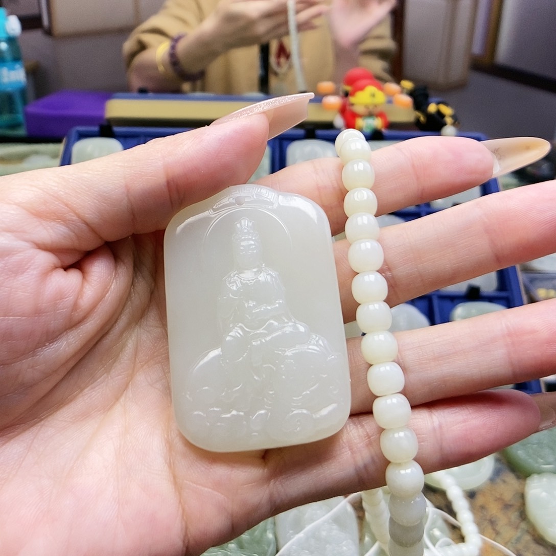 和田玉颈饰未镶嵌康*