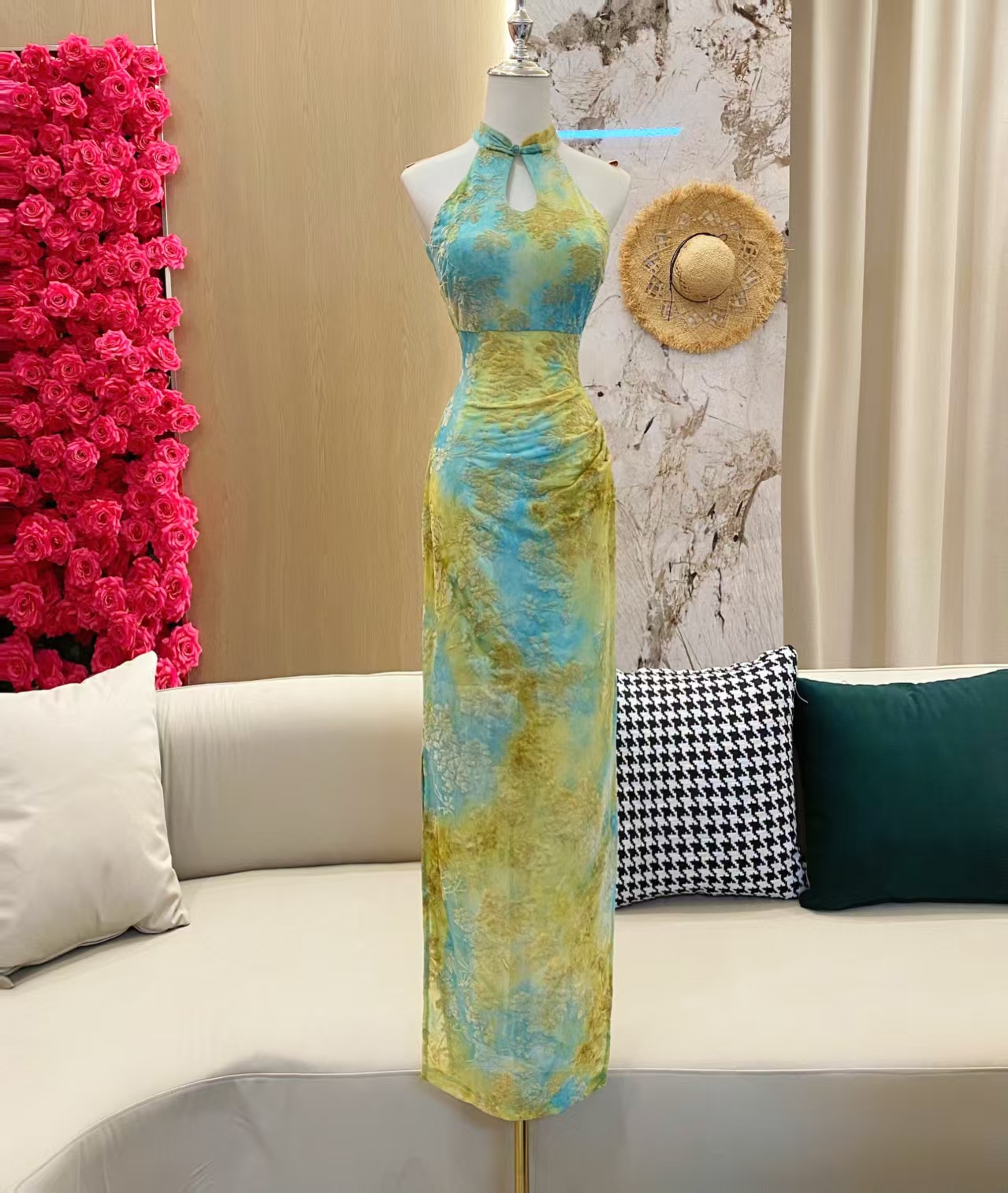 BECHARMING「锦书旧忆」时尚性感风针织绣花显瘦挂脖连衣裙Q1071