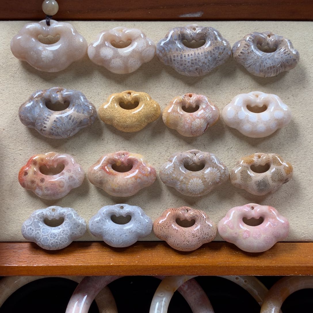 硅化珊瑚（珊瑚玉）祥云如意锁吊坠。80/个，可挑。未镶嵌