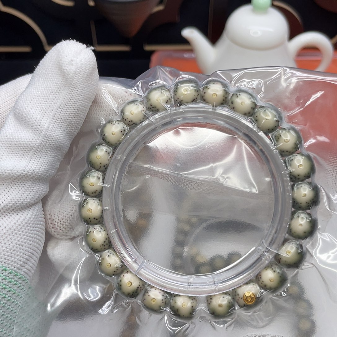 米***洛吊坠星月菩提03。10/9绿包白黄金瞳毕业