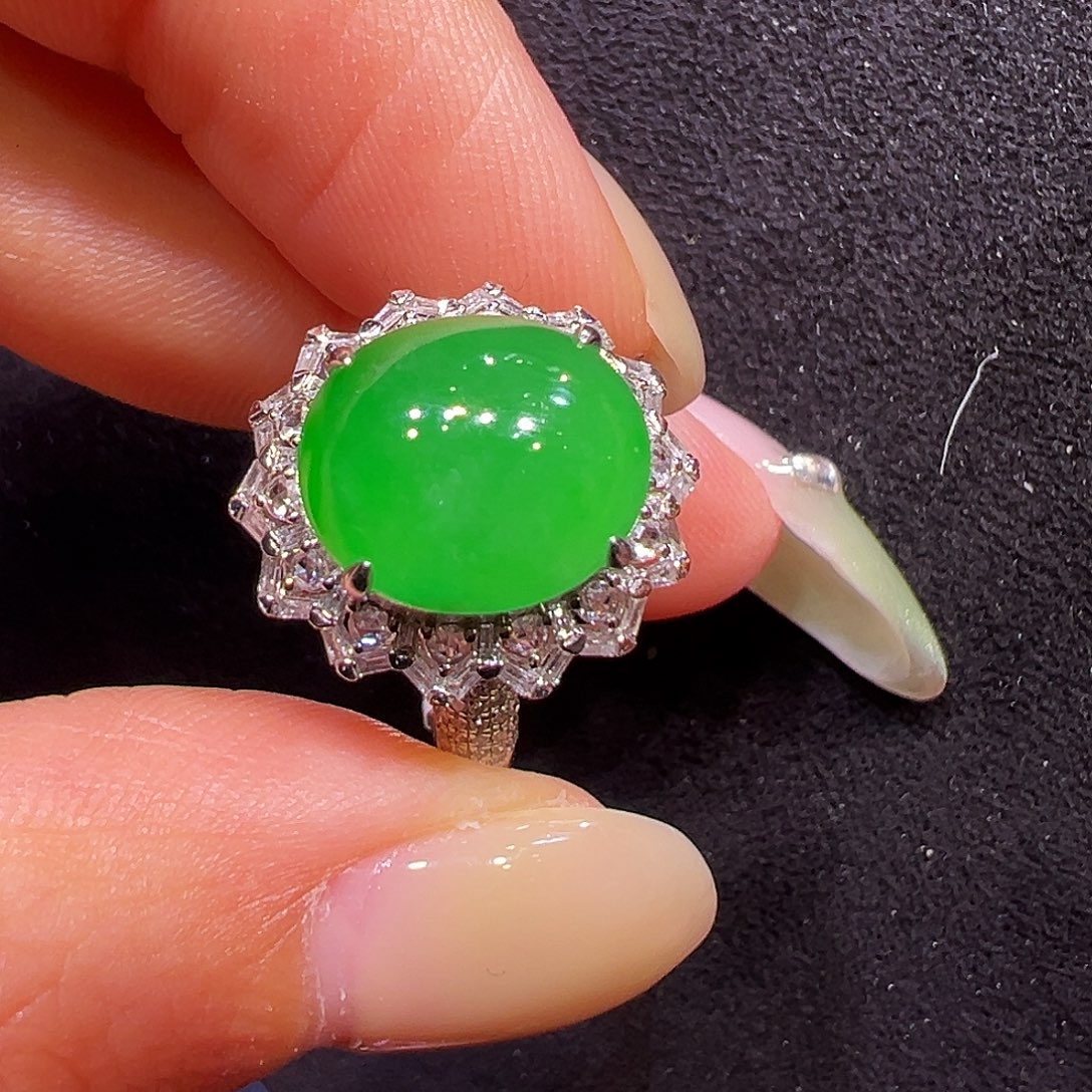 翡翠18K金镶嵌戒指蛋面