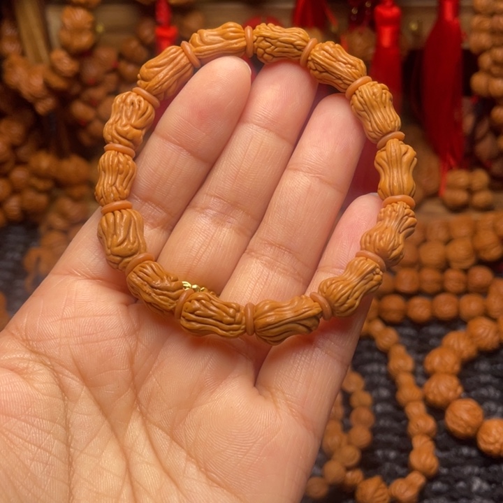 木质类龙纹桃枭挂件