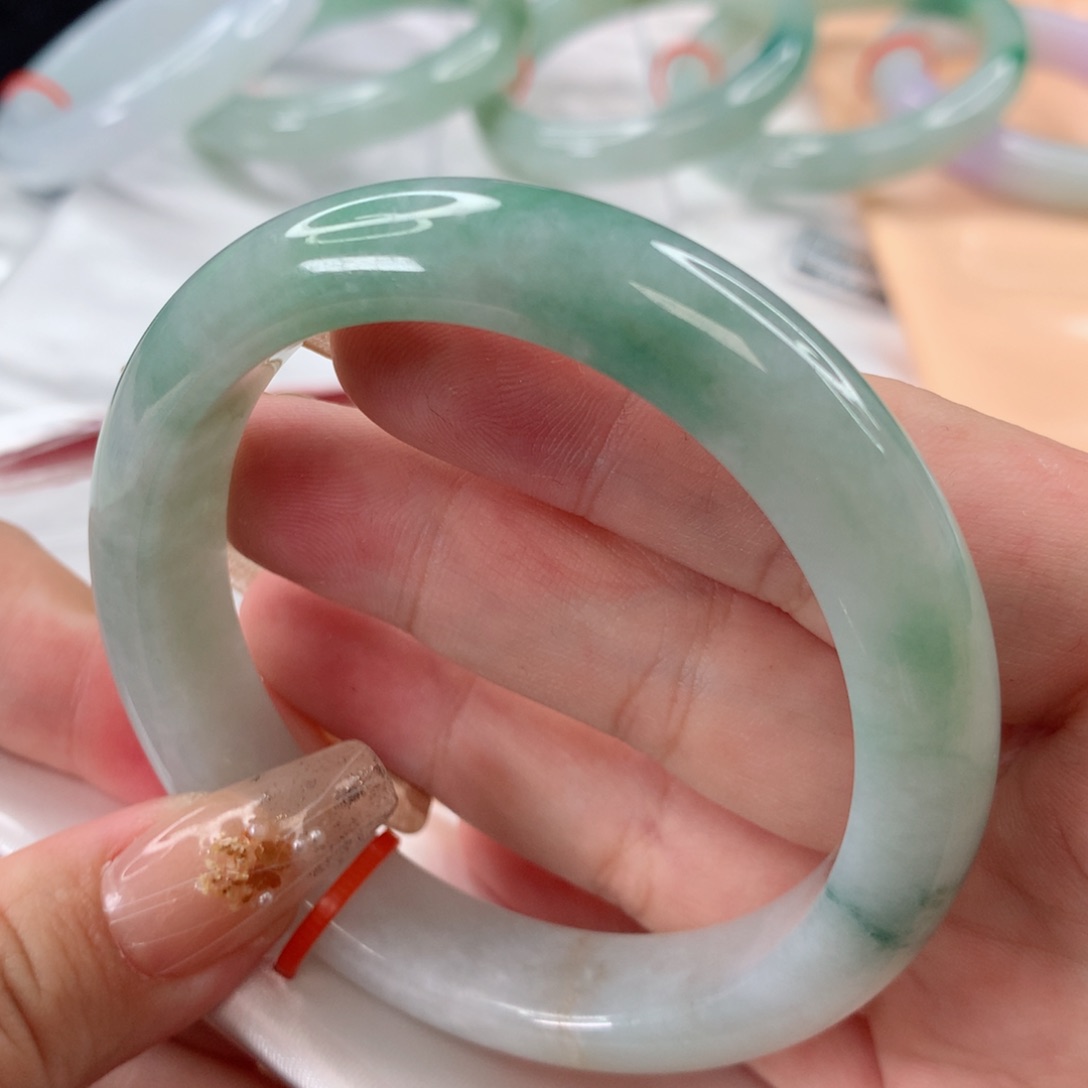 翡翠手镯未镶嵌56.6圈口
