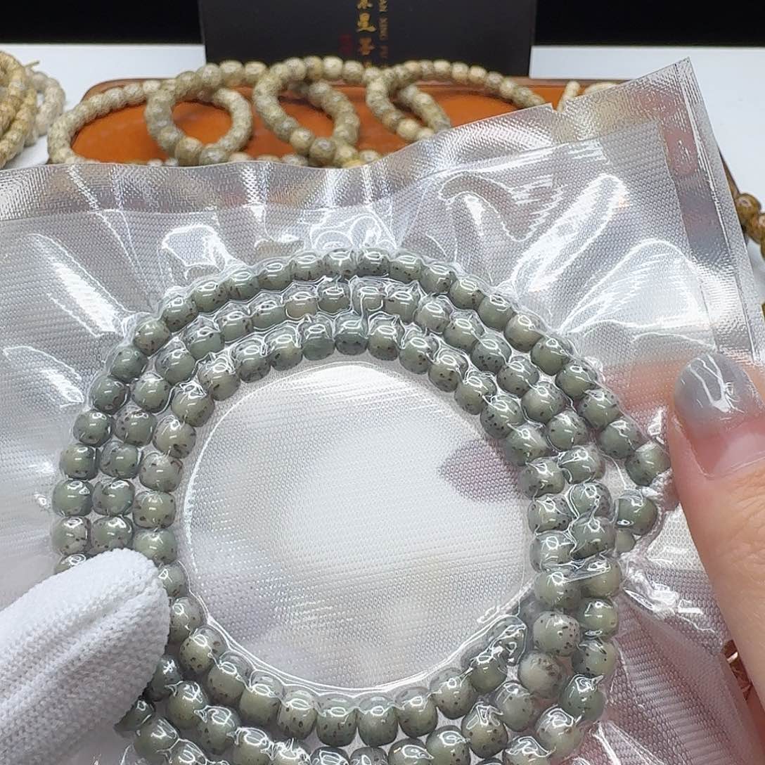 星月菩提吊坠104 灭世糯冰绿幽灵河豚6左右108