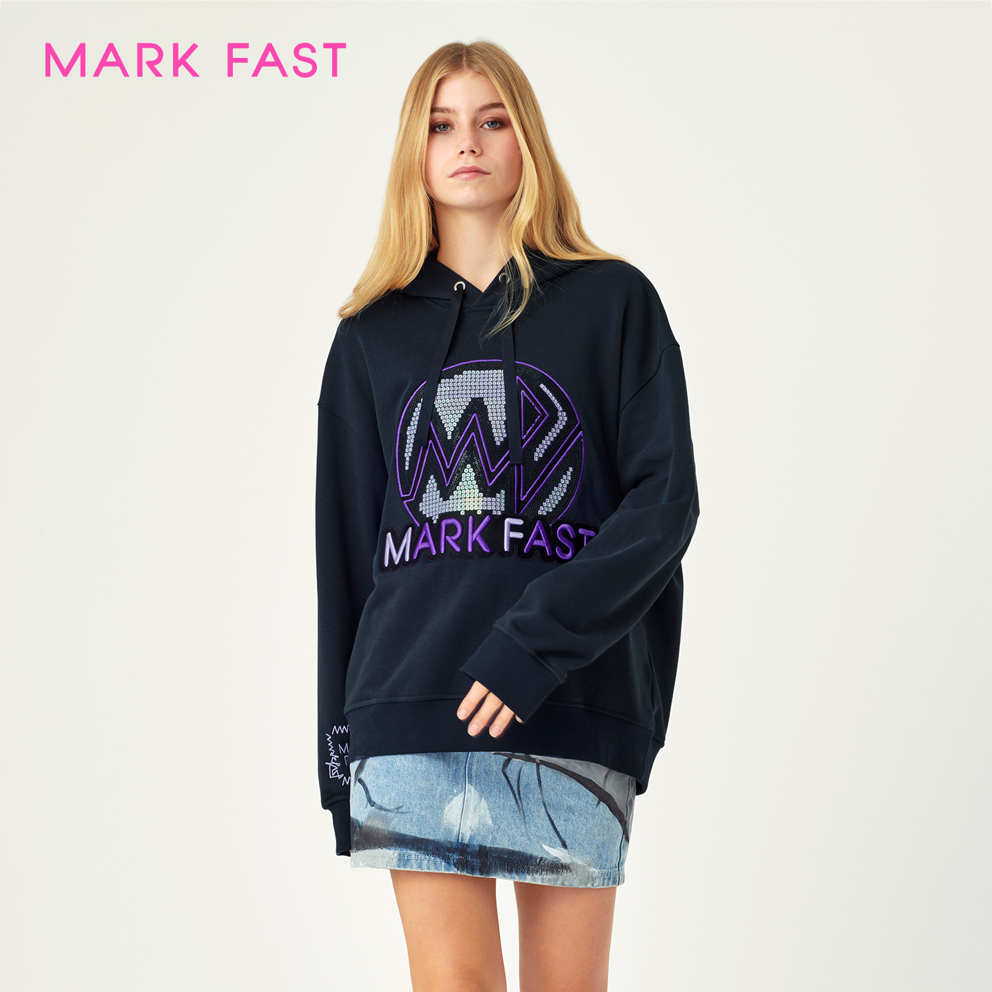 MARKFAST设计师品牌连帽卫衣情侣款休闲亮片M1CAU24120