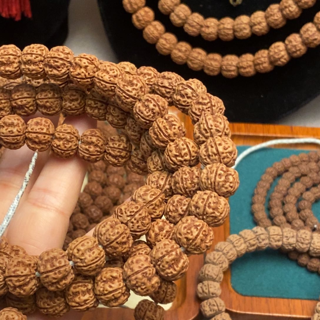 金刚菩提手串M****n凹底梅花卡12双圈