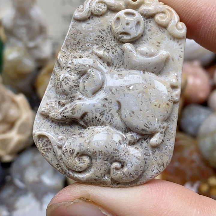 硅化珊瑚（珊瑚玉）未镶嵌颈饰