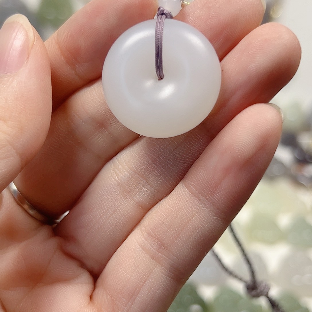 颈饰未镶嵌和田玉流****?