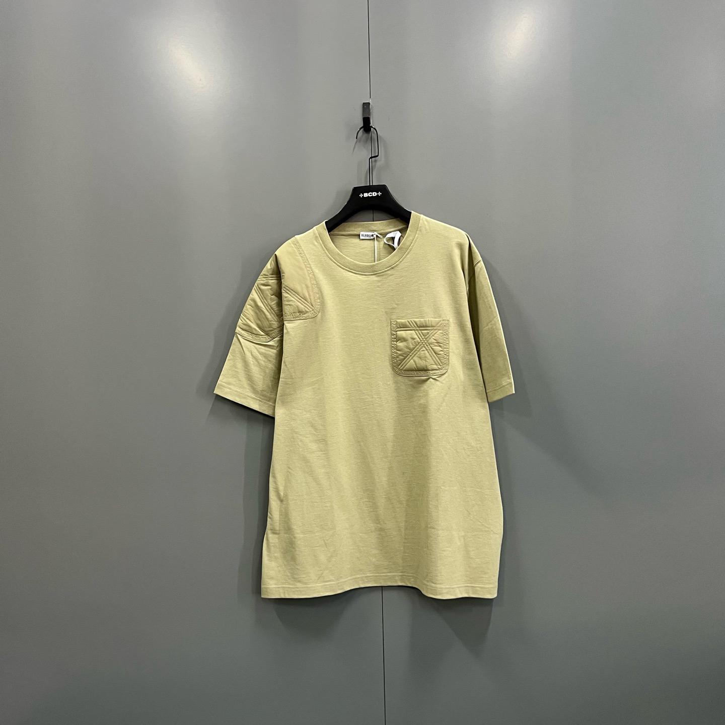 未使用 BURBERRY/博柏利 j2/拼接口袋圆领短袖 017842