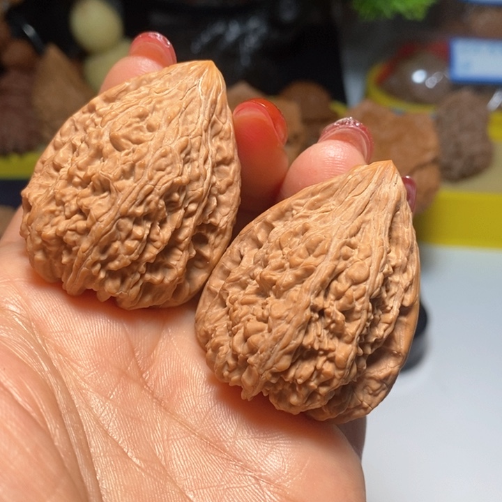 文玩核桃把件塔尖有修