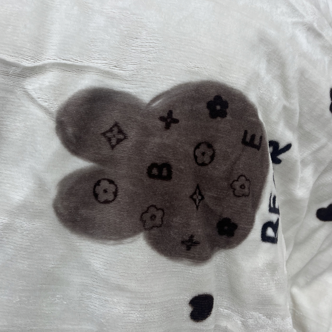 潮牌兔子四斤左右150*200cm牛奶绒被子