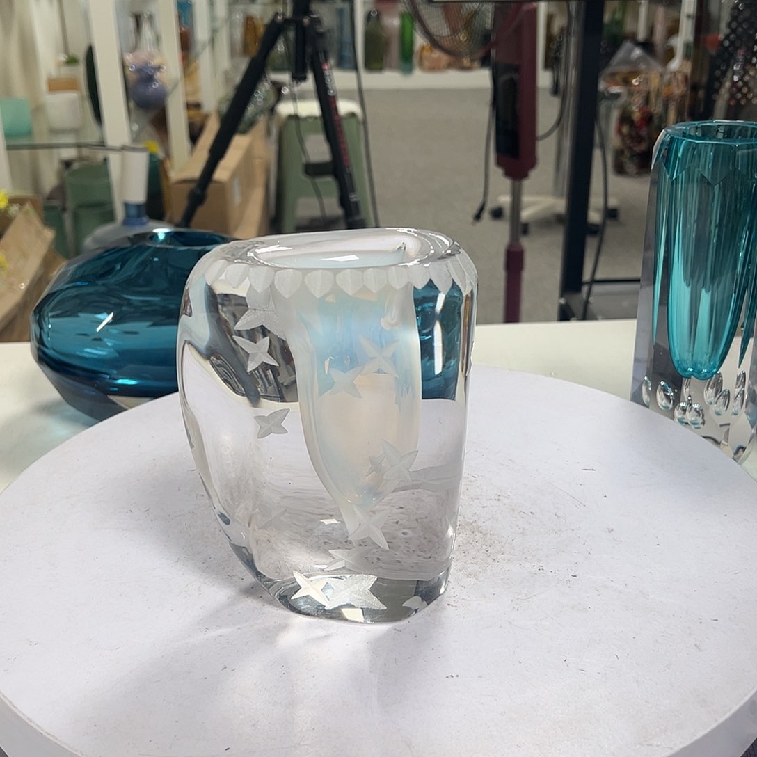 琉璃高16骨粉磨刻琉璃花器