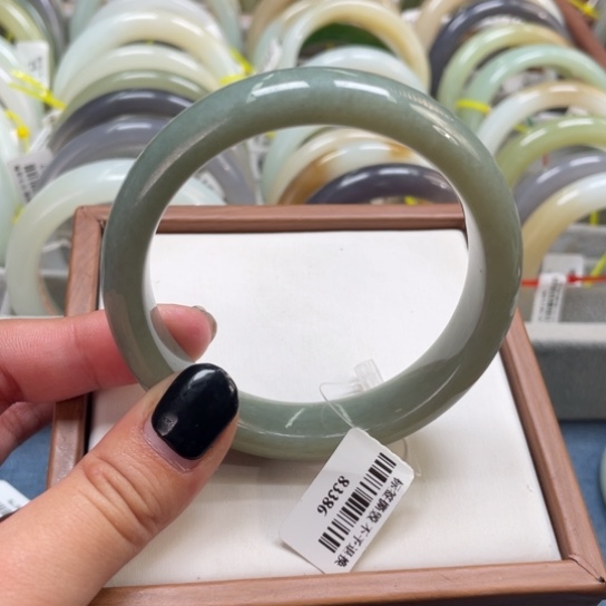 【闪购商品】和田玉手镯未镶嵌?****Y59