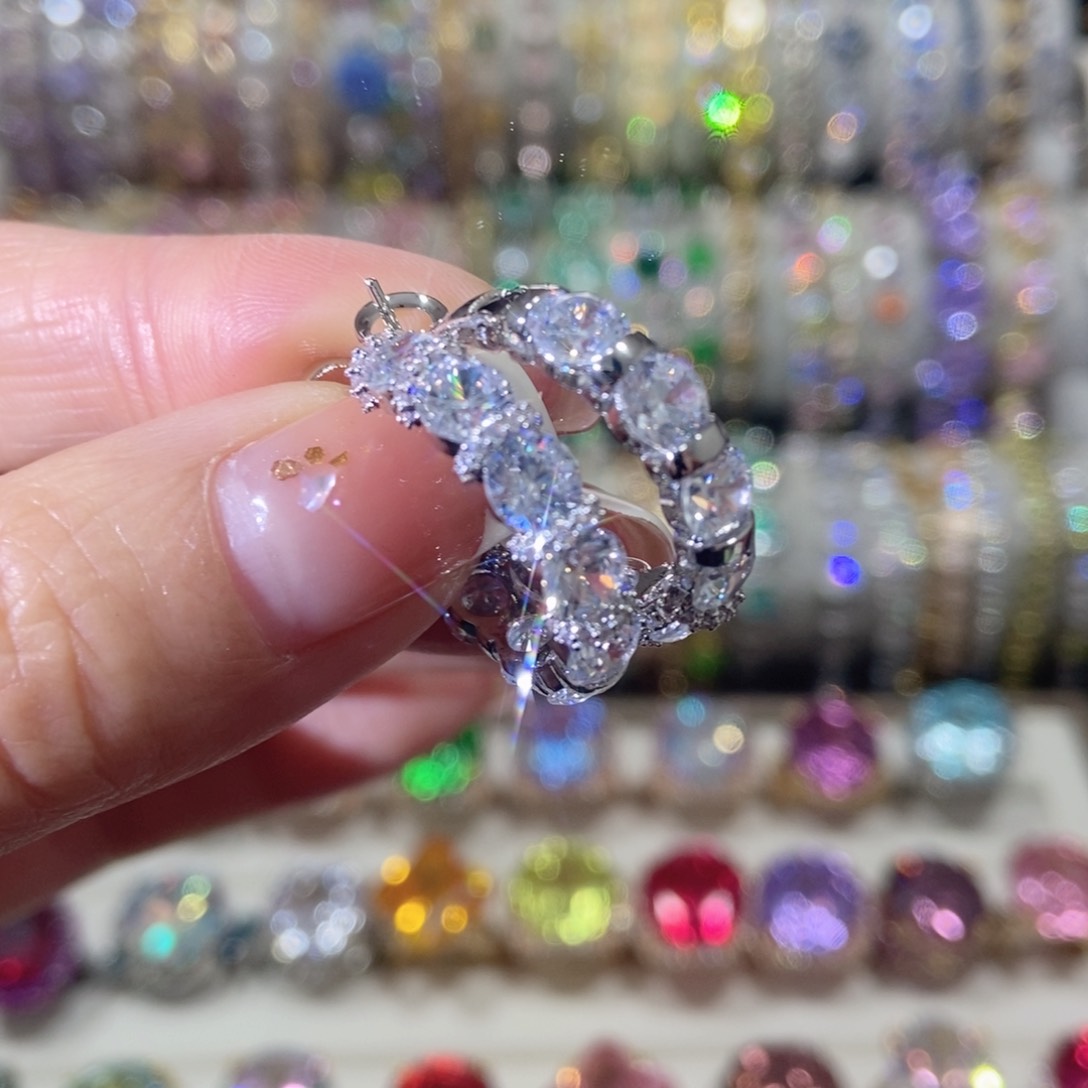 66锆石（处理）耳扣