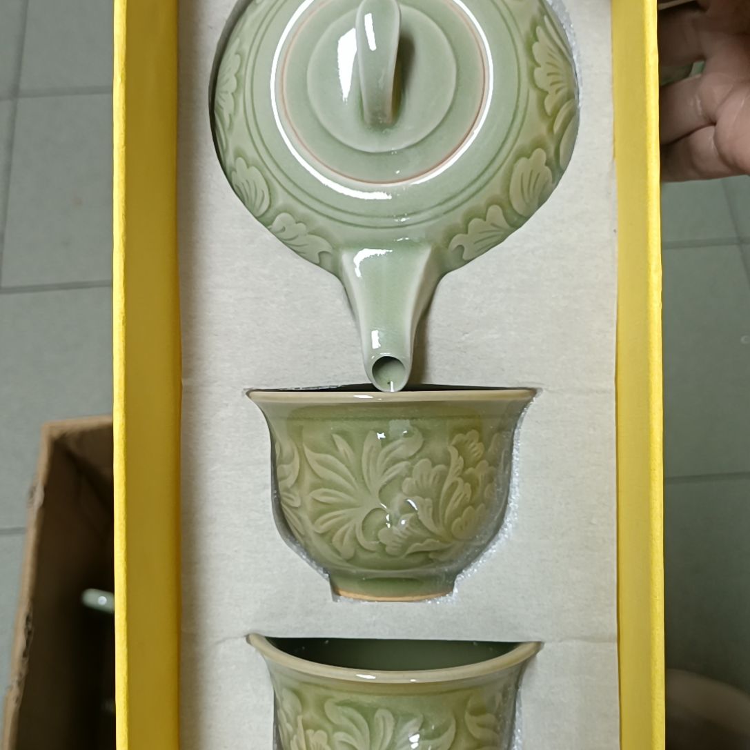 耀州窑青瓷牡丹一帆风顺茶壶微瑕1件