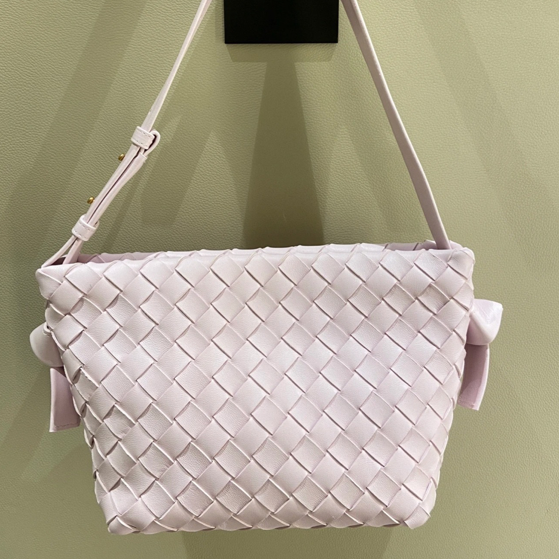 95新 BOTTEGA VENETA/葆蝶家 Lumi包展-淡紫色新款饭盒单肩包