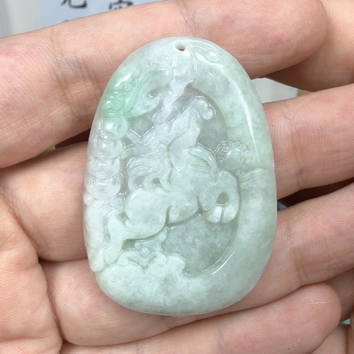 翡翠挂件未镶嵌翡翠