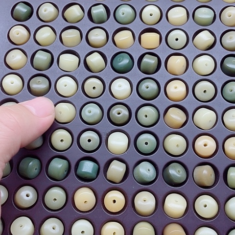 吊坠白玉菩提10、8青提渐变经纶150颗