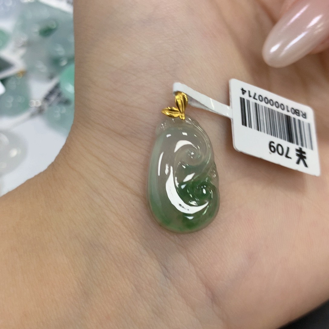 颈饰18K金镶嵌翡翠