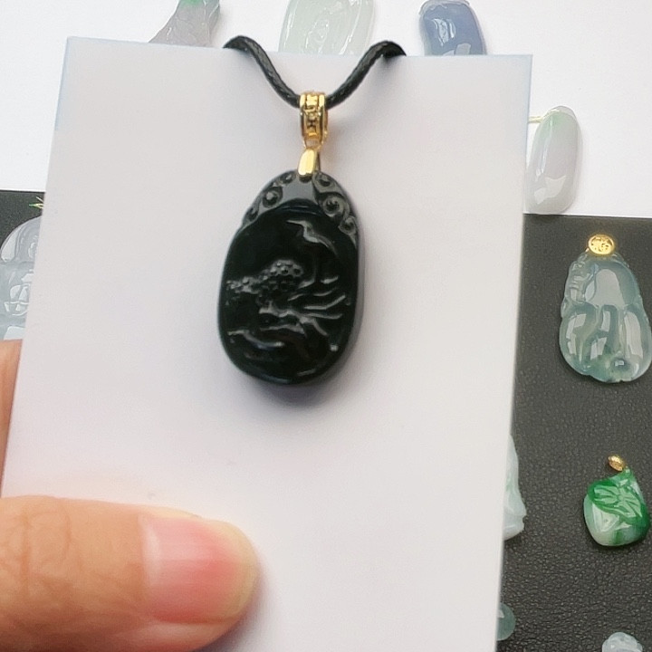 翡翠颈饰未镶嵌吊坠