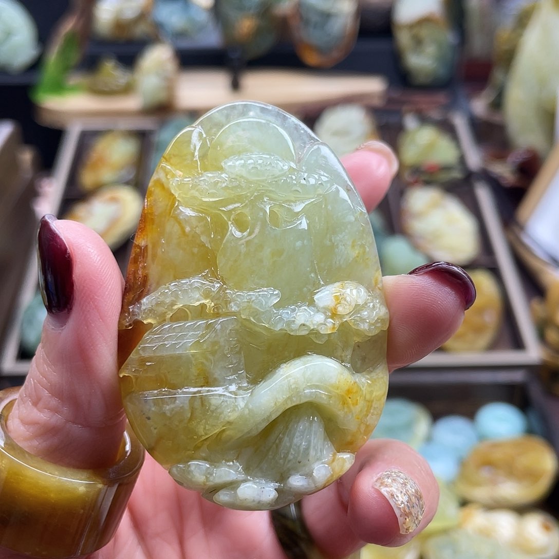 蛇纹石玉颈饰未镶嵌一**渣花玉山水