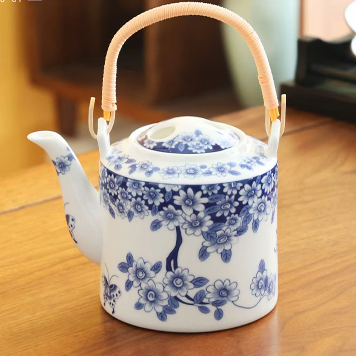 龙窑茶器   青花蝶恋花提梁壶        5031     （直播）