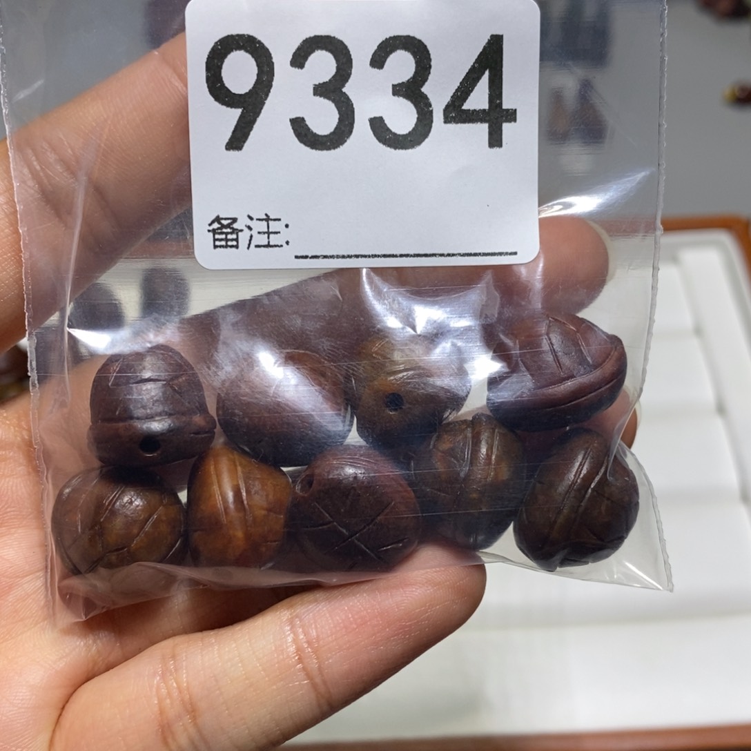 颈饰未镶嵌透闪石质玉木*石