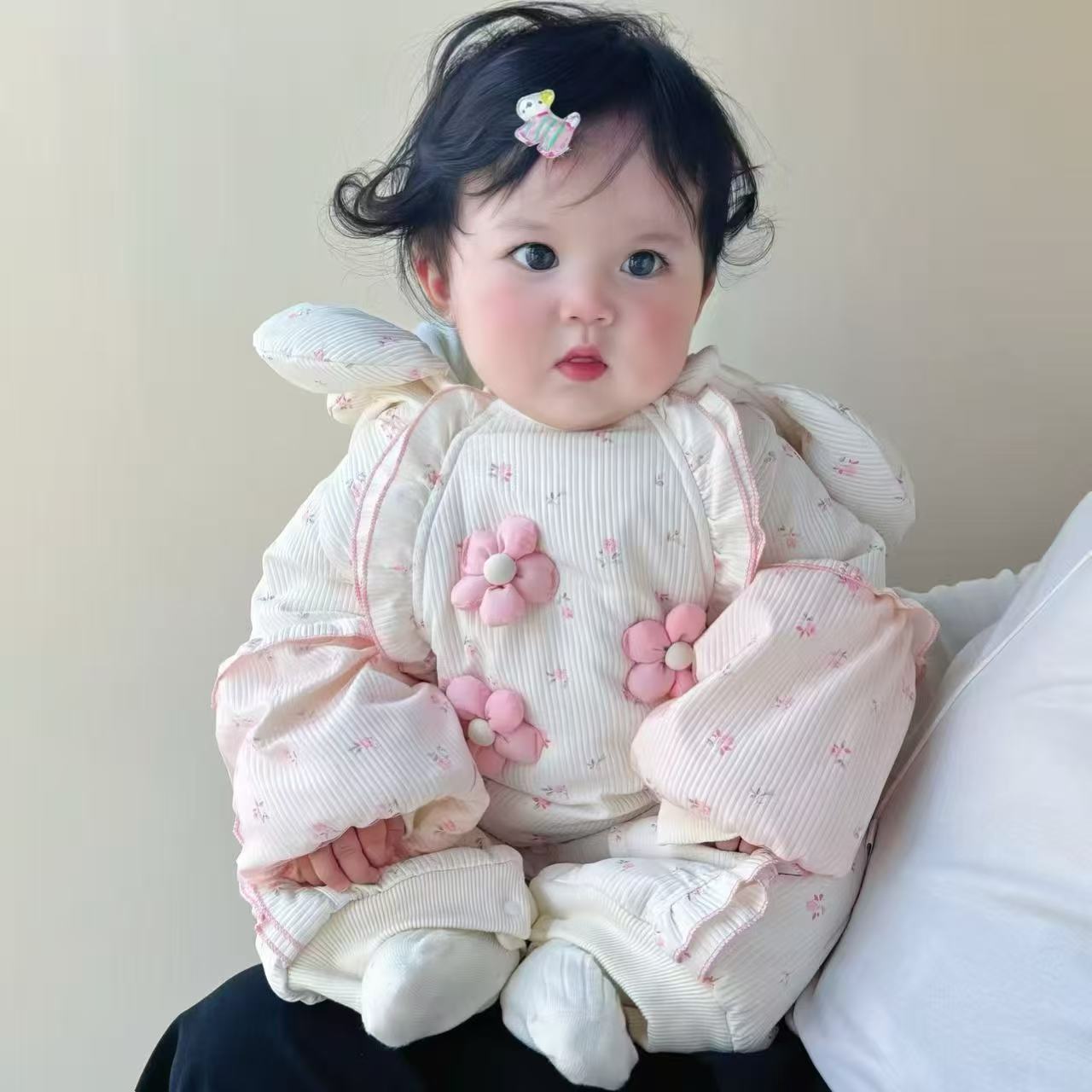 三朵小花连身衣女宝冬季爬服加厚粉连体哈衣外出服带帽子超萌可爱