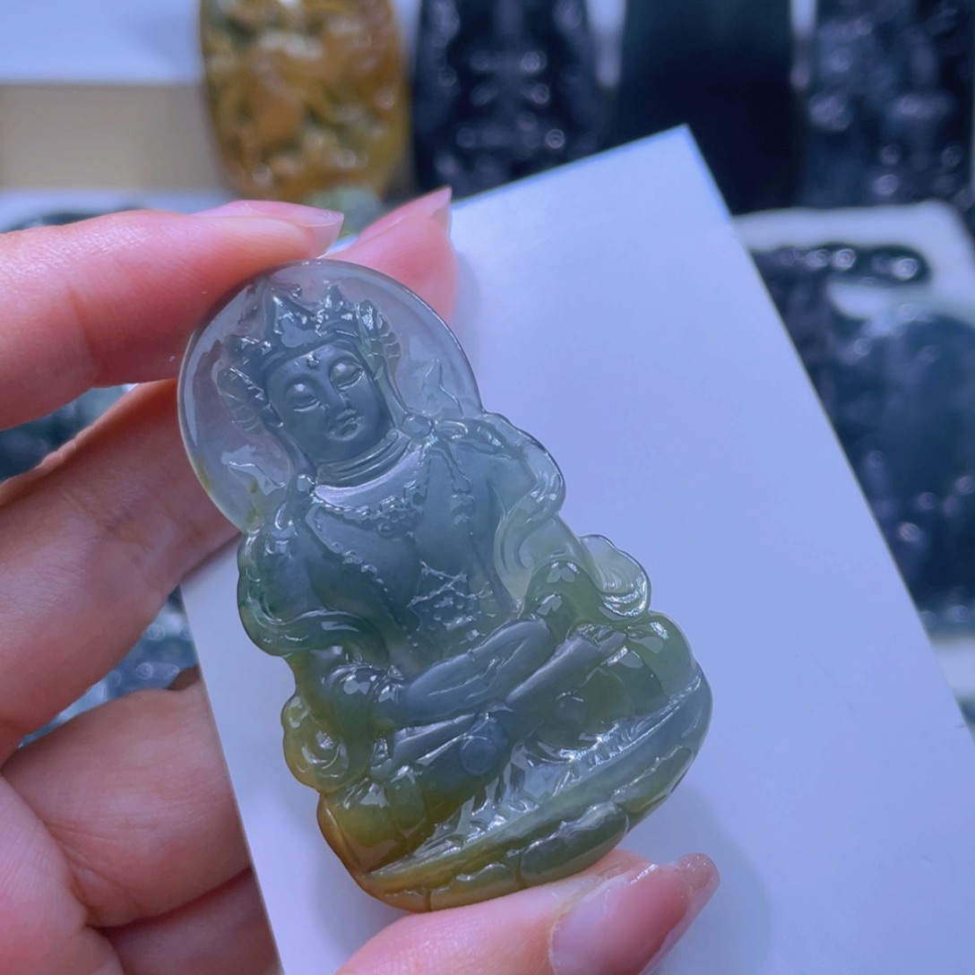 翡翠颈饰未镶嵌神**.