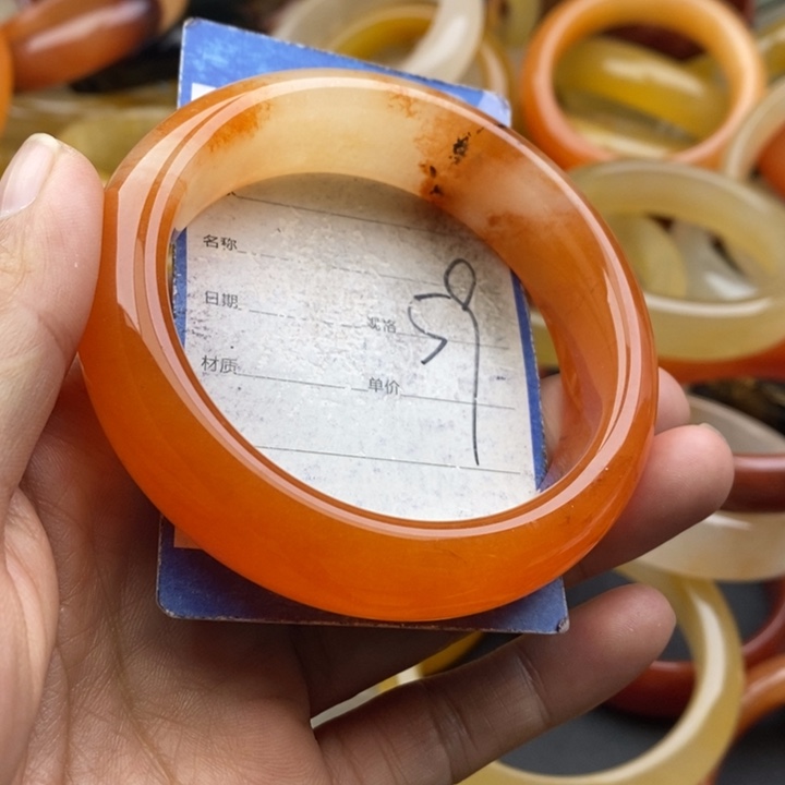 未镶嵌手镯石英质玉